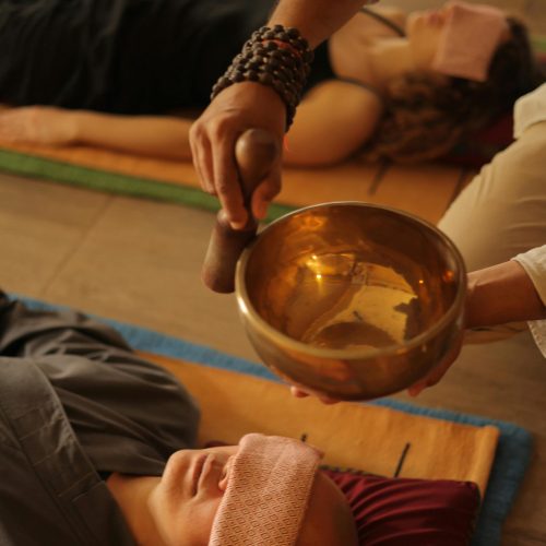 free-photo-of-sound-therapy-session-with-singing-bowl